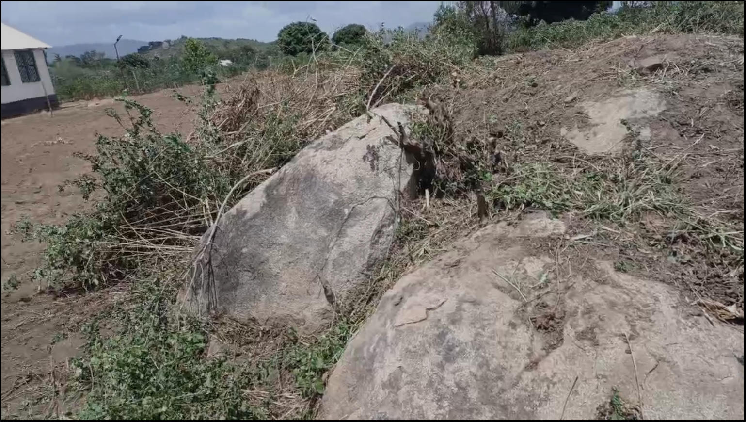 huge rocks too big to break up